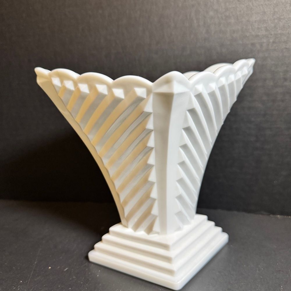 Elegant Vintage White Geometric Art Deco Flower Vase [Item 0084]